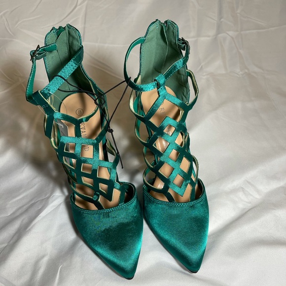 NWT Revamped Heels - Picture 3 of 4